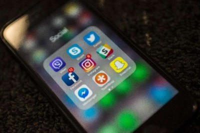 Facebook to fix kids app flaw allowing chats with strangers