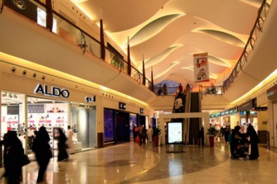 Jeddah: The famous shopping center on Amir Majid Street is closed