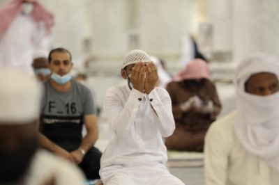 93,774 worshipers perform prayer at Prophet’s Mosque on first day